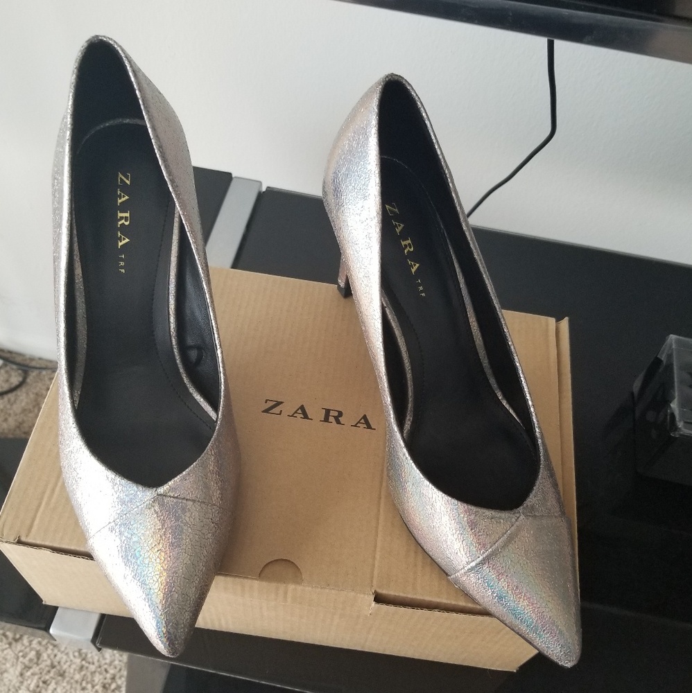 Silver pumps(Zara)